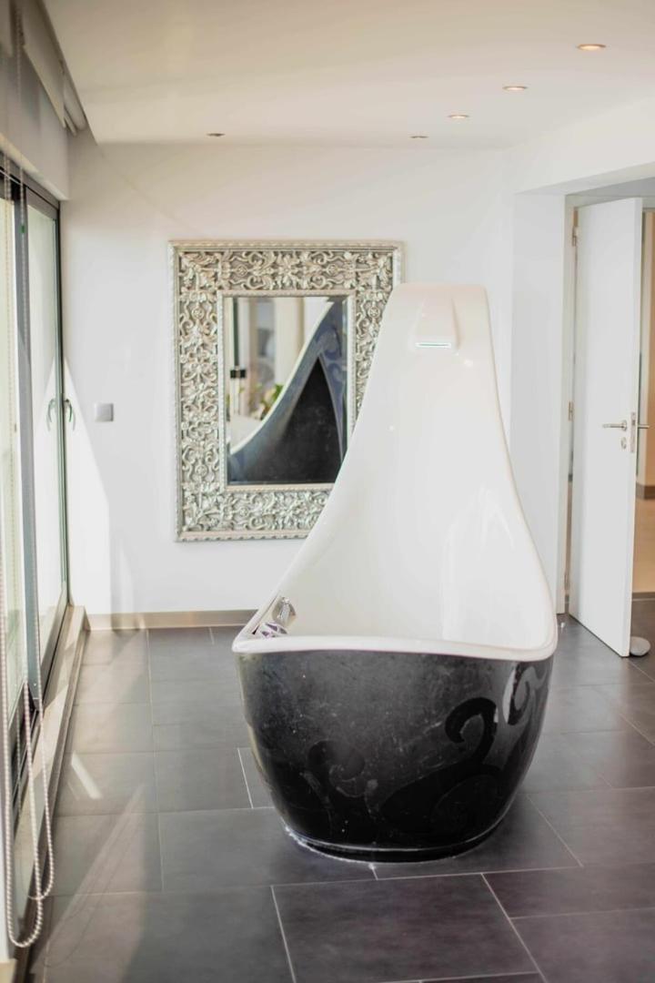 Zula House - Stunning Villa Spectacular Location Caniço Екстериор снимка